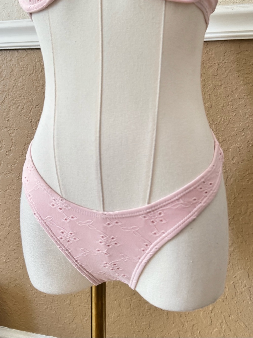 Light Pink Boutine LA Floral Embroidered Lace Style Bikini Set - Picture 3 of 7